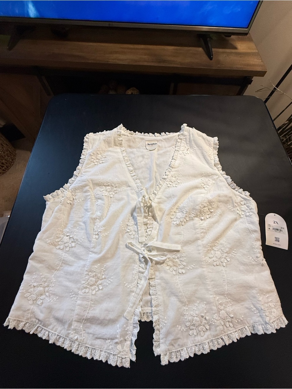 NWT Arula White Embroidered Tie Front Vest - Size 2X